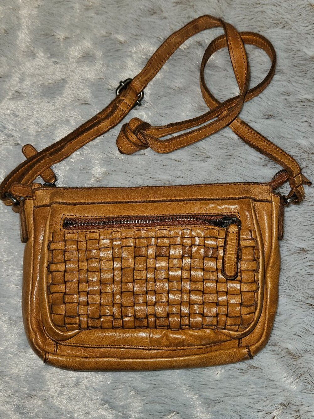 VELENCIA HOLAND WOVEN CROSSBODY BAG TAN LEATHER   {#826-2}